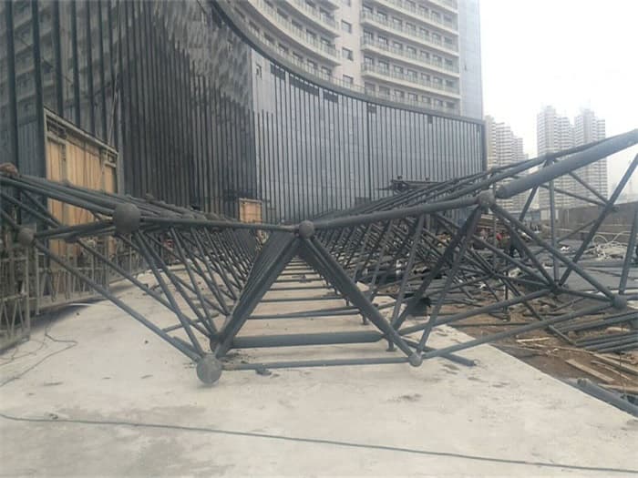 邛崃万豪酒店雨棚网架
